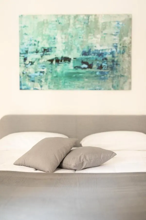 Nella\'S Carlo III Apartment contacts